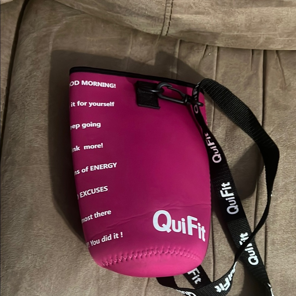 Pink Crossbody Water Bottle Bag with Sleek Design